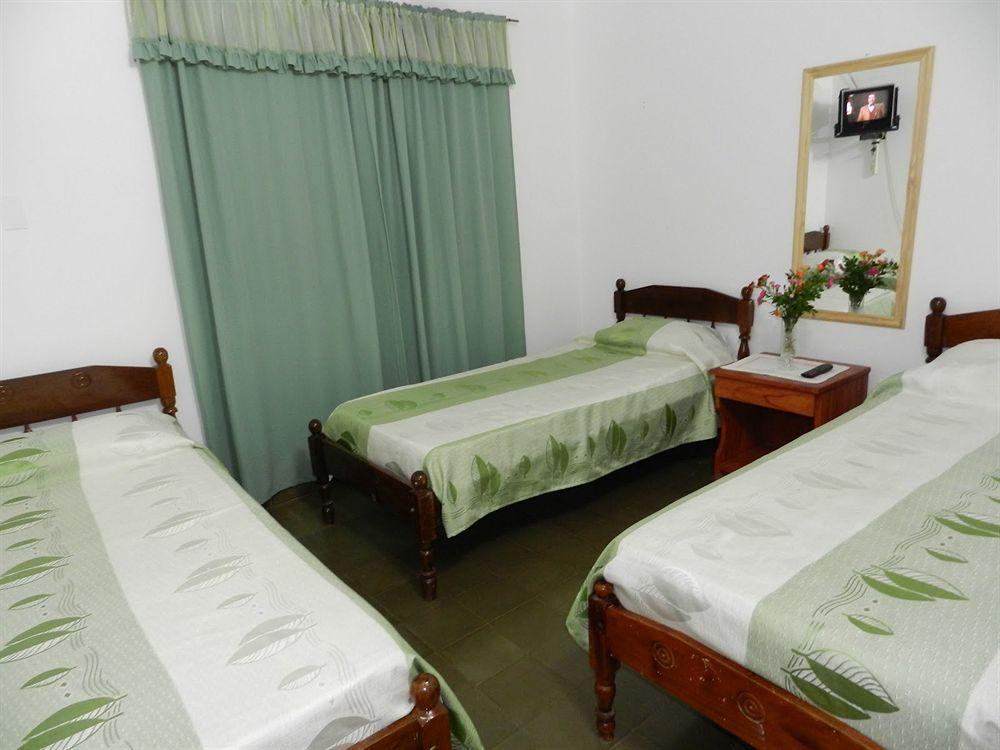 Hotel Colon Posadas Buitenkant foto