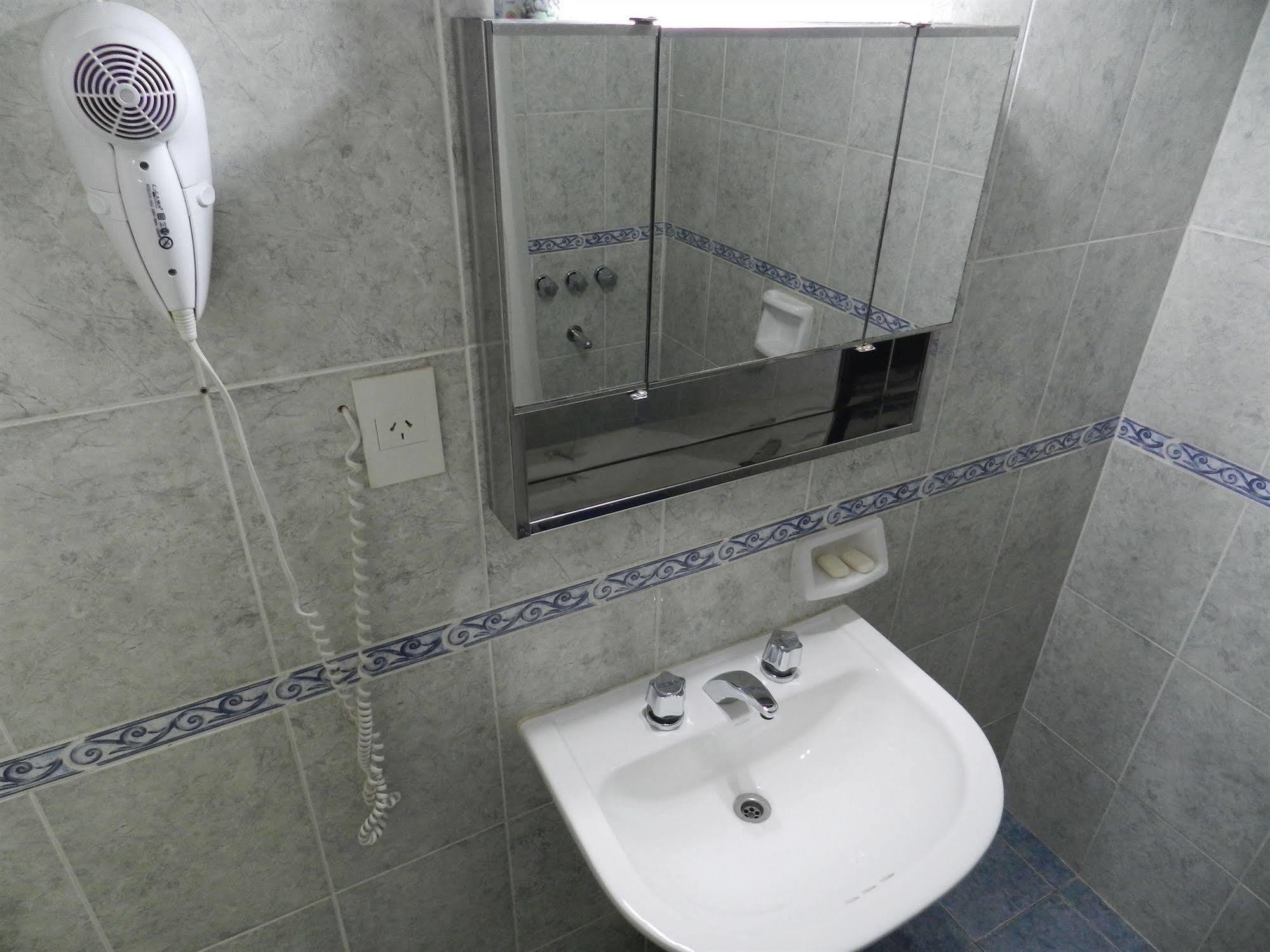 Hotel Colon Posadas Buitenkant foto